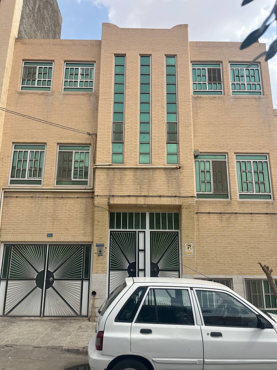 فروش منزل مسکونی 180متر خیابان مقداد 